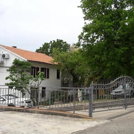 4693-2 For Max. 4 Pers. In 公寓