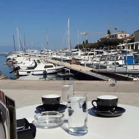4693-2 For Max. 4 Pers. In Apartamento Malinska