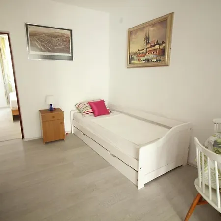4693-2 For Max. 4 Pers. In Apartamento *