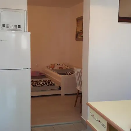 4693-2 For Max. 4 Pers. In Apartamento