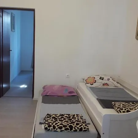 4693-2 For Max. 4 Pers. In 公寓 *